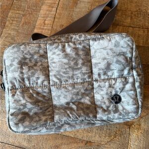 Lululemon Everywhere Belt Bag - Cheetah print